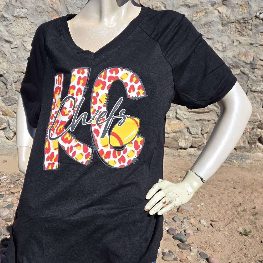 Kansas City Chiefs Leopard Print KC Tee Black V Neck Size Large - Picture 4 of 13